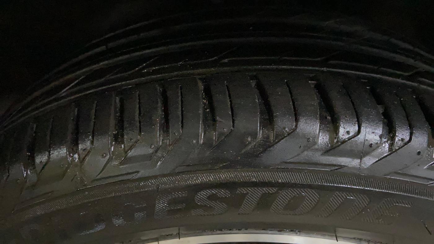 2021 Jeep Compass LIMITED (O) 1.4 PETROL AT, Petrol, Automatic, 62,540 km, Right Front Tyre Tread