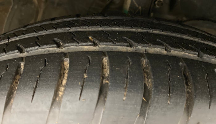 2019 Maruti Swift VXI, Petrol, Manual, 11,014 km, Right Front Tyre Tread