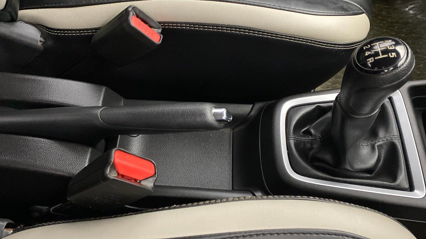 2019 Maruti Swift VXI, Petrol, Manual, 11,014 km, Gear Lever