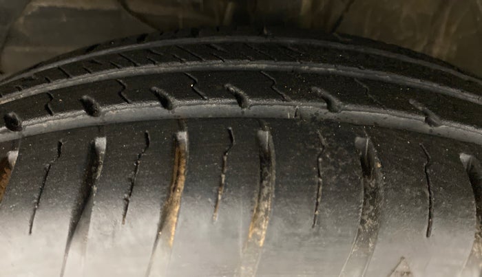 2019 Maruti Swift VXI, Petrol, Manual, 11,014 km, Left Front Tyre Tread