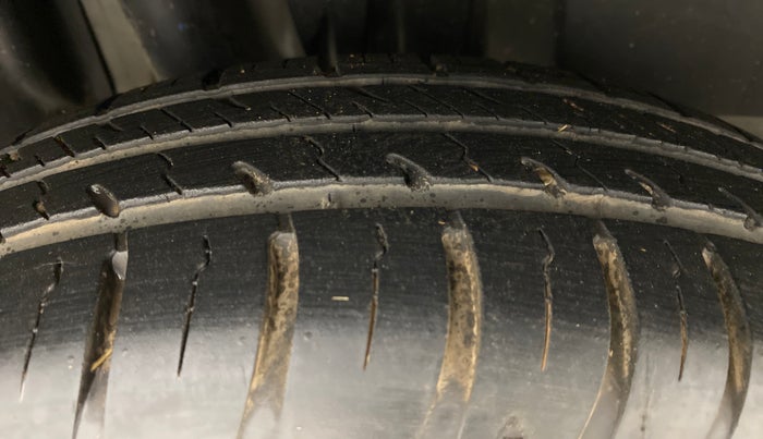 2019 Maruti Swift VXI, Petrol, Manual, 11,014 km, Right Rear Tyre Tread