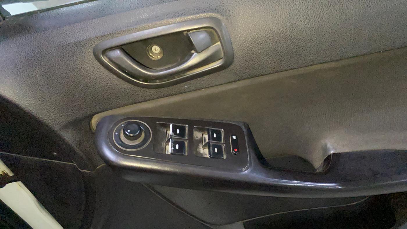 2015 Tata Zest XM 90PS DIESEL, Diesel, Manual, 95,000 km, Driver Side Door Panels Control