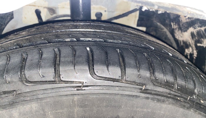 2015 Tata Zest XM 90PS DIESEL, Diesel, Manual, 92,902 km, Right Front Tyre Tread