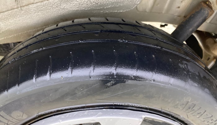 2015 Maruti Wagon R 1.0 VXI, CNG, Manual, 95,149 km, Left Rear Tyre Tread