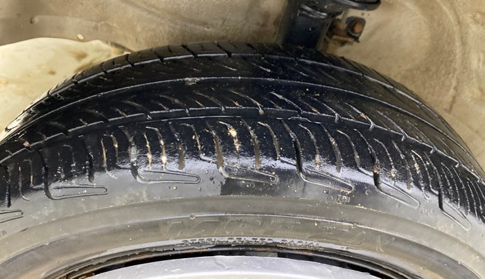 2015 Maruti Wagon R 1.0 VXI, CNG, Manual, 95,149 km, Left Front Tyre Tread