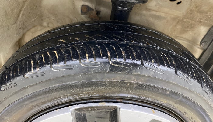2015 Maruti Wagon R 1.0 VXI, CNG, Manual, 95,149 km, Right Front Tyre Tread