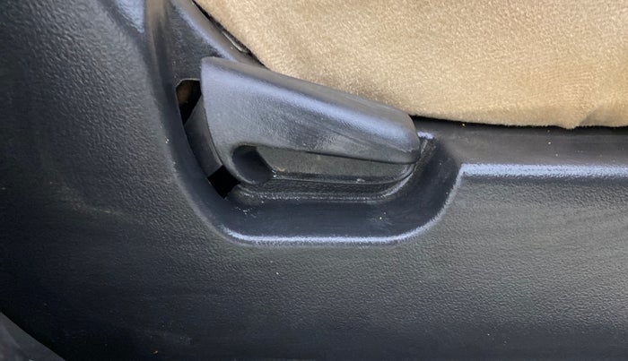 2015 Maruti Wagon R 1.0 VXI, CNG, Manual, 95,149 km, Driver Side Adjustment Panel