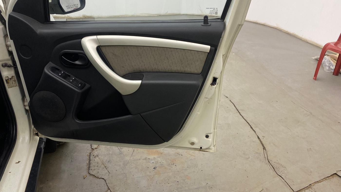2013 Renault Duster 85 PS RXL DIESEL, Diesel, Manual, 1,49,779 km, Driver Side Door Panels Control