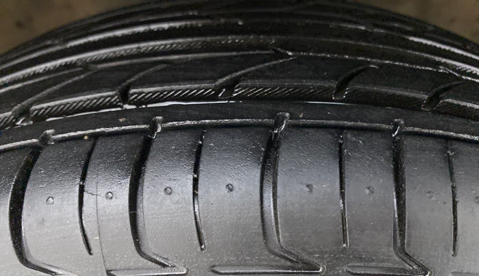 2018 Maruti Wagon R 1.0 VXI OPT, Petrol, Manual, 24,122 km, Right Front Tyre Tread