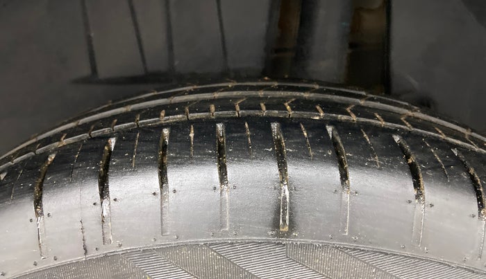 2022 Maruti Dzire ZXI Plus, Petrol, Manual, 11,425 km, Left Rear Tyre Tread