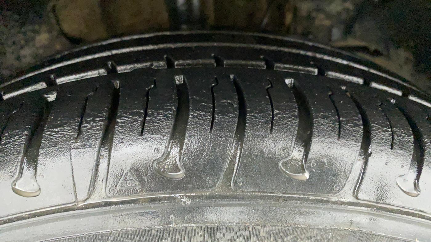 2019 Tata Tiago XZ 1.2 REVOTRON, Petrol, Manual, 31,539 km, Right Front Tyre Tread