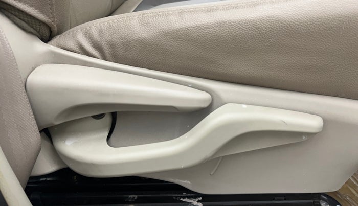 2014 Toyota Etios G, Petrol, Manual, 26,781 km, Driver Side Adjustment Panel