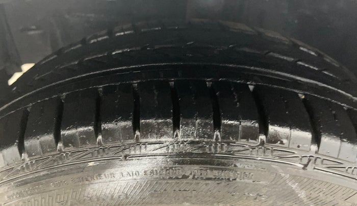 2014 Toyota Etios G, Petrol, Manual, 26,781 km, Left Front Tyre Tread