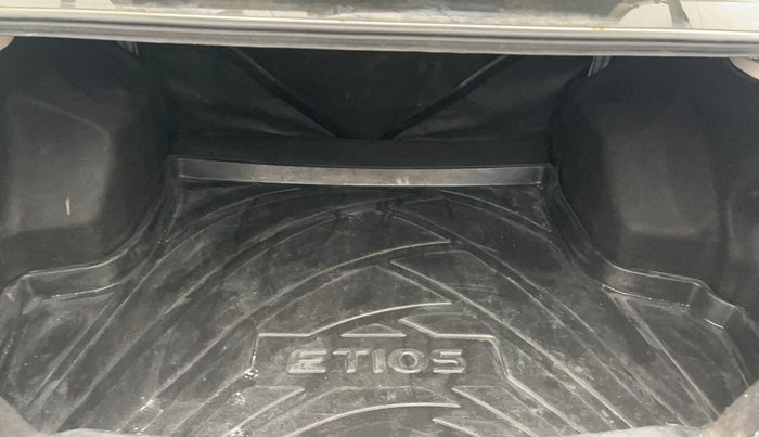 2014 Toyota Etios G, Petrol, Manual, 26,781 km, Boot Inside