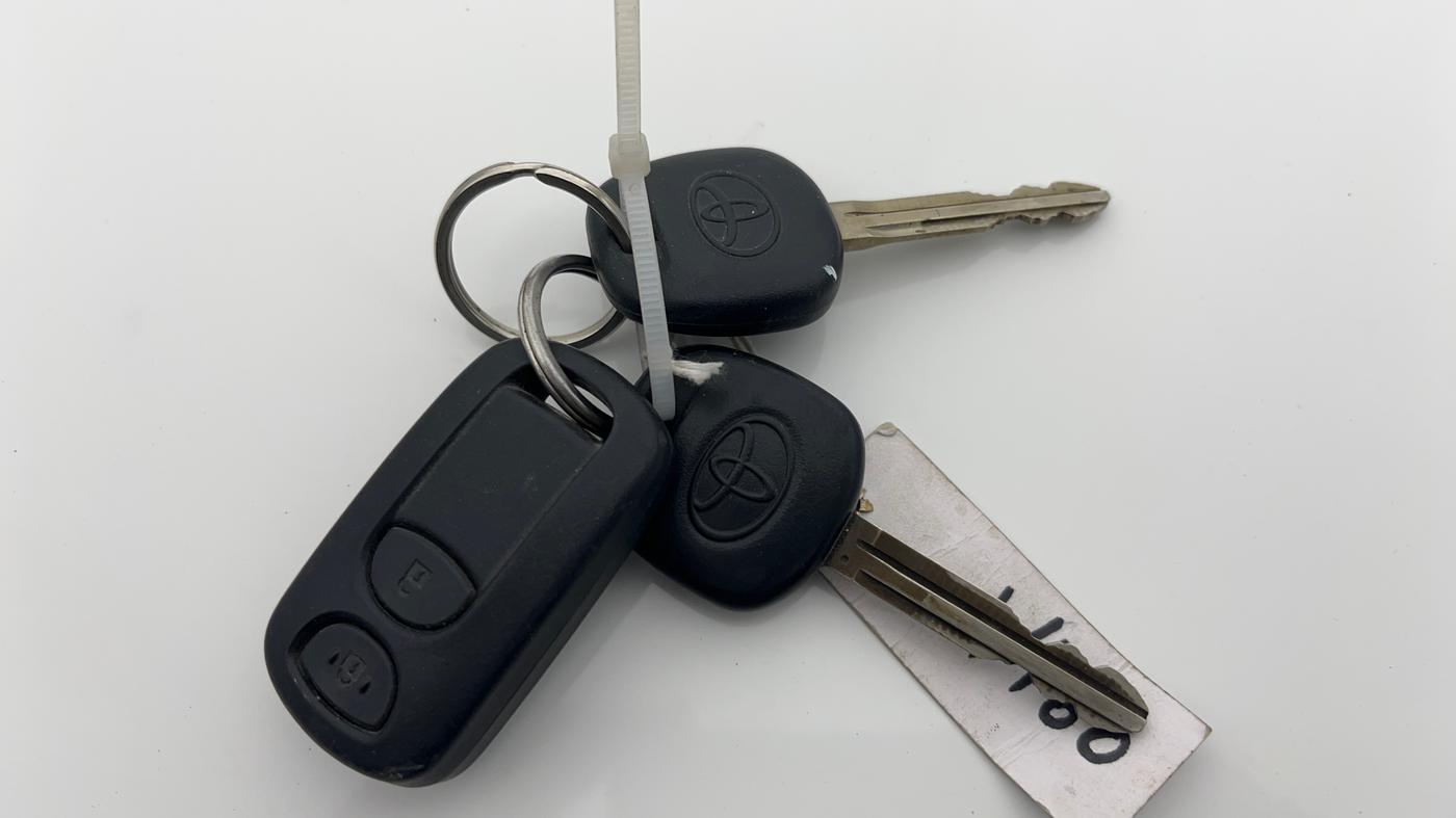 2014 Toyota Etios G, Petrol, Manual, 26,781 km, Key Close Up
