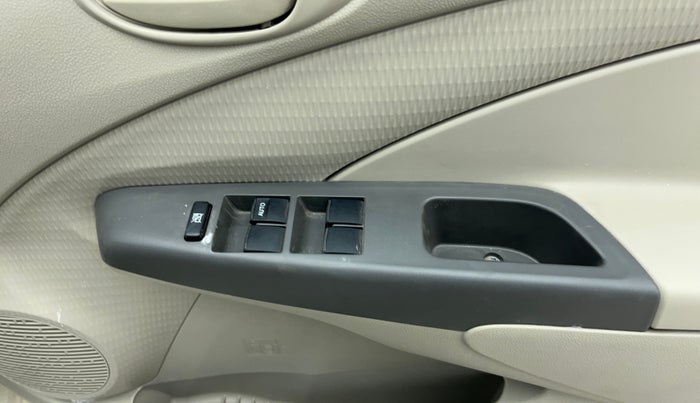 2014 Toyota Etios G, Petrol, Manual, 26,781 km, Driver Side Door Panels Control