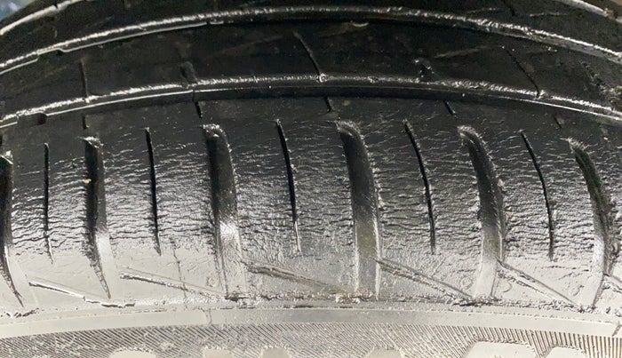 2021 Renault Kwid CLIMBER 1.0 AMT (O), Petrol, Automatic, 42,723 km, Left Front Tyre Tread