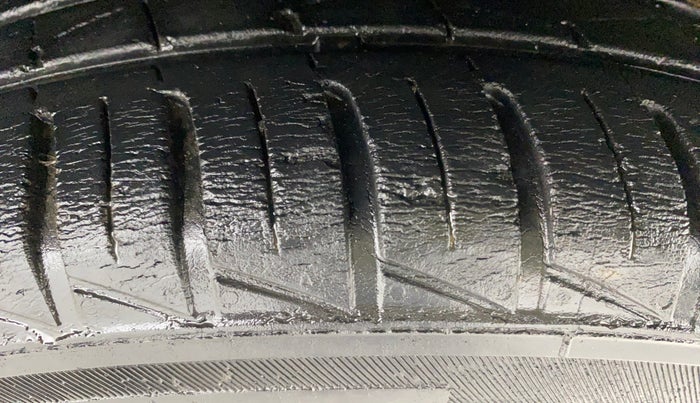 2021 Renault Kwid CLIMBER 1.0 AMT (O), Petrol, Automatic, 42,723 km, Right Front Tyre Tread