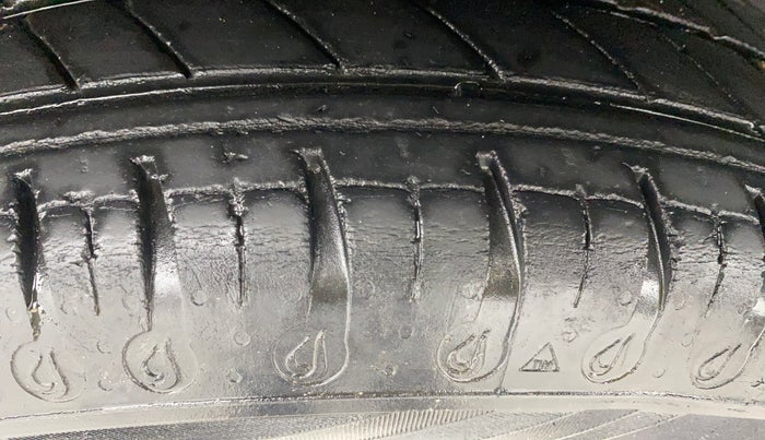 2021 Renault Kwid CLIMBER 1.0 AMT (O), Petrol, Automatic, 42,723 km, Right Rear Tyre Tread