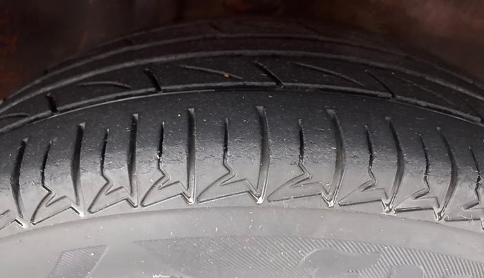 2012 Maruti Alto K10 VXI P, Petrol, Manual, 59,507 km, Right Front Tyre Tread