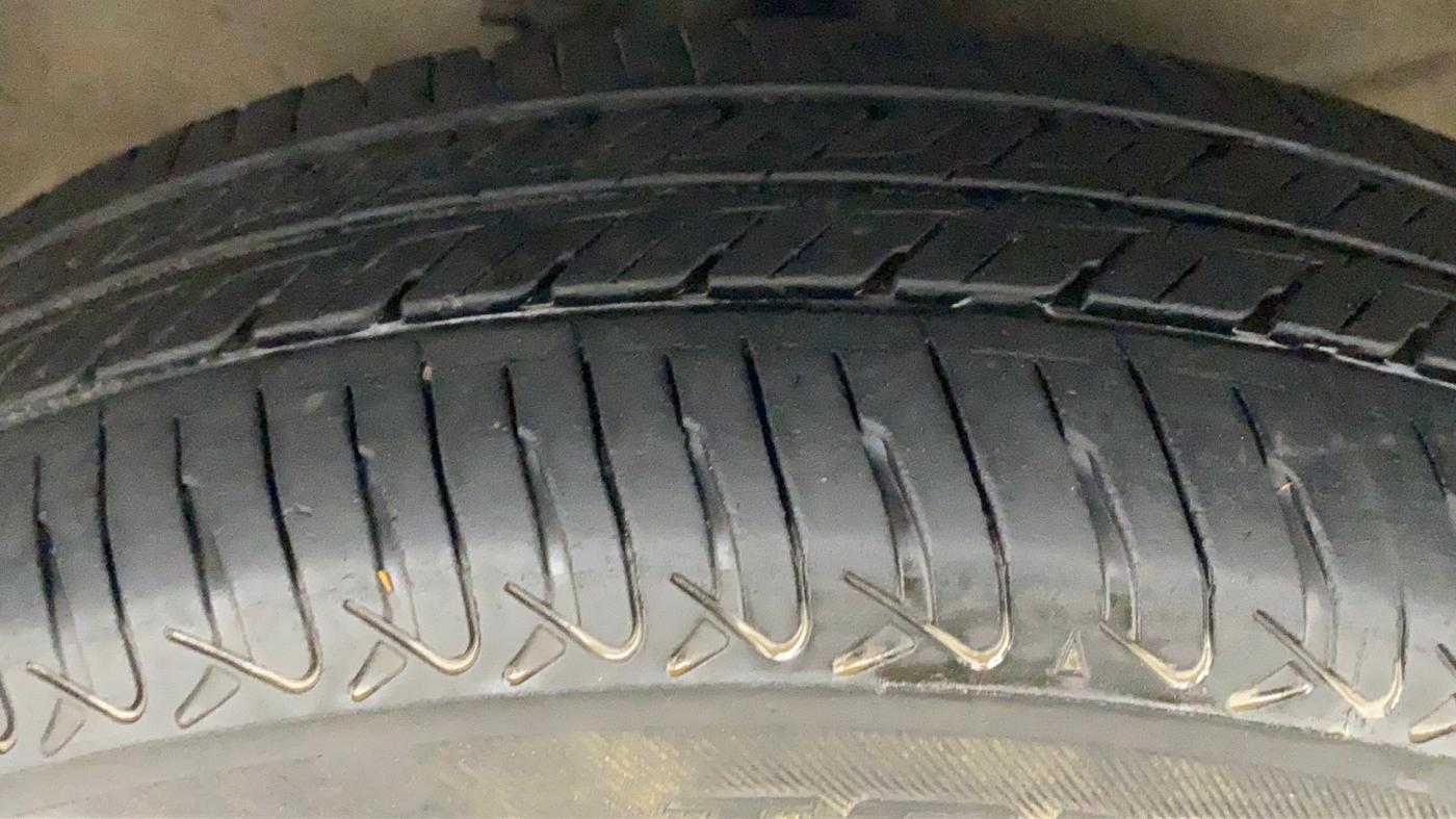 2015 Maruti Wagon R 1.0 VXI AMT, CNG, Automatic, 92,025 km, Right Front Tyre Tread
