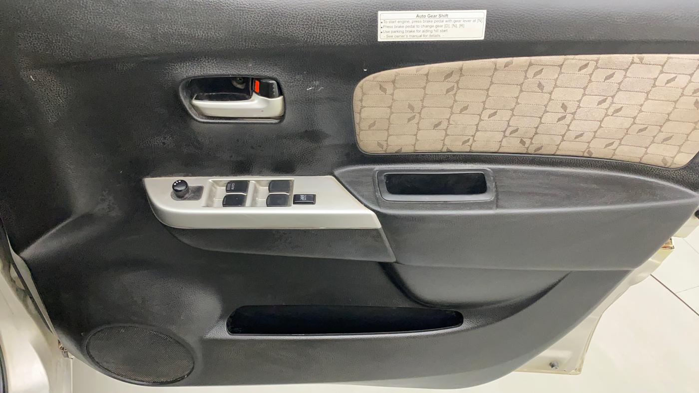 2015 Maruti Wagon R 1.0 VXI AMT, CNG, Automatic, 92,025 km, Driver Side Door Panels Control
