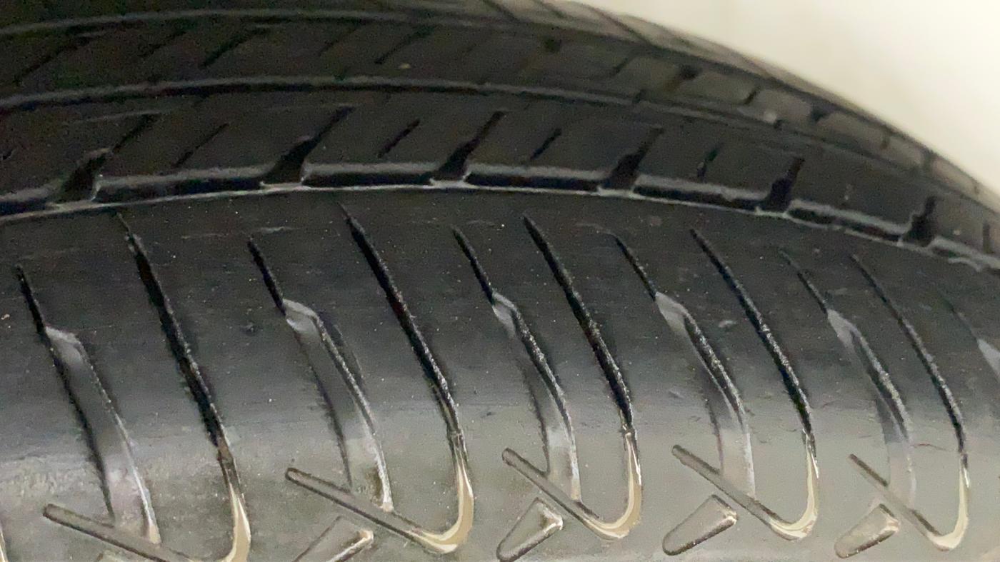 2015 Maruti Wagon R 1.0 VXI AMT, CNG, Automatic, 92,025 km, Left Rear Tyre Tread