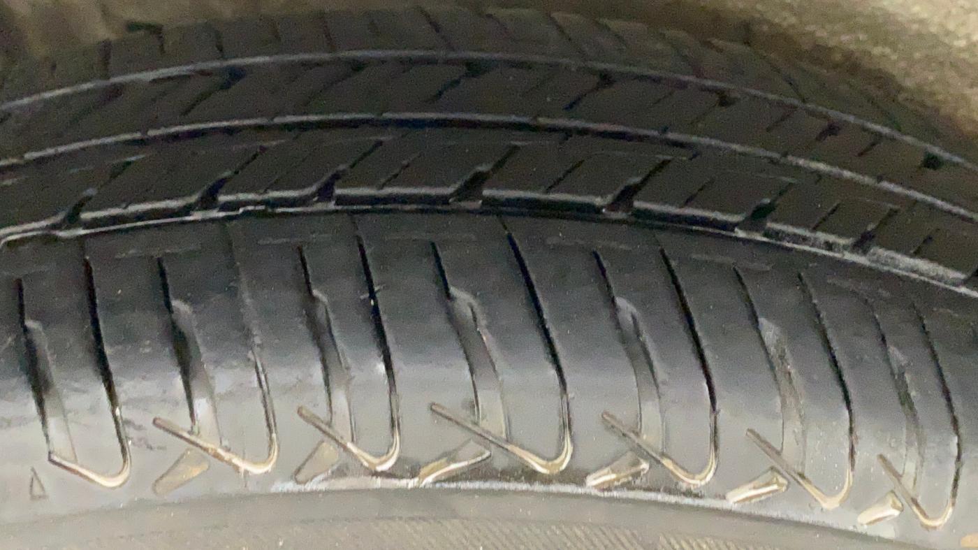 2015 Maruti Wagon R 1.0 VXI AMT, CNG, Automatic, 92,025 km, Right Rear Tyre Tread