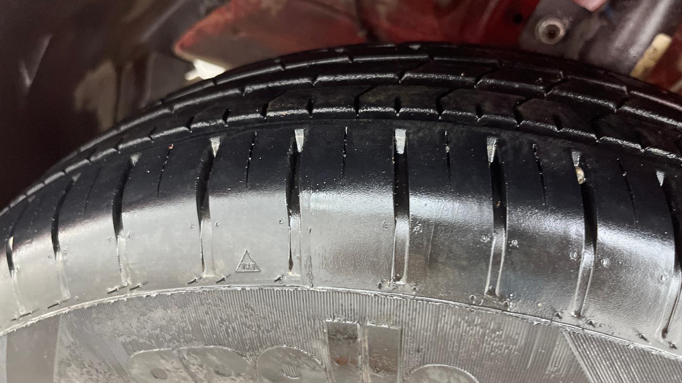2018 Maruti Swift ZDI PLUS AMT, Diesel, Automatic, 80,363 km, Left Front Tyre Tread
