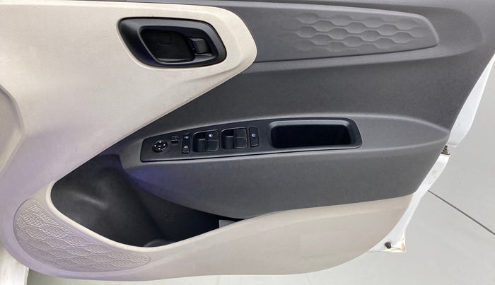 2020 Hyundai AURA S CNG, CNG, Manual, 45,109 km, Driver Side Door Panels Control