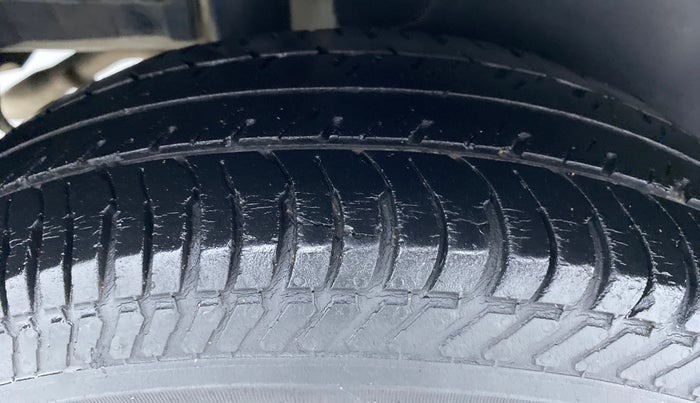 2017 Maruti Swift VXI OPT, Petrol, Manual, 49,951 km, Right Rear Tyre Tread