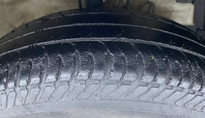 2017 Maruti Swift VXI OPT, Petrol, Manual, 49,951 km, Right Front Tyre Tread