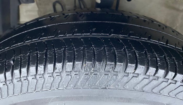 2017 Maruti Swift VXI OPT, Petrol, Manual, 49,951 km, Left Front Tyre Tread