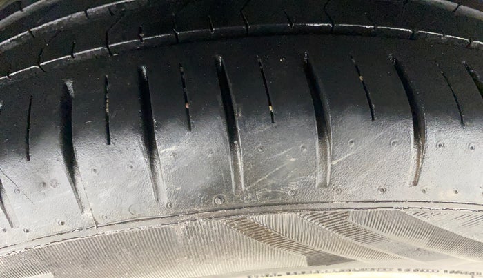 2021 Maruti Ciaz ALPHA  AT 1.5 SHVS PETROL, Petrol, Automatic, 18,414 km, Right Rear Tyre Tread