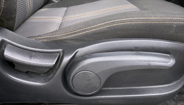 2018 Hyundai i20 Active 1.2 SX, Petrol, Manual, Driver Side Adjustment Panel