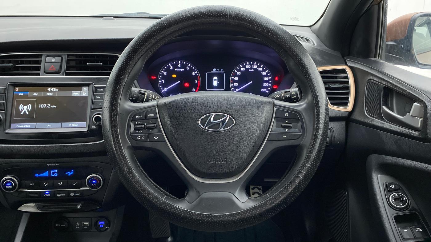 2018 Hyundai i20 Active 1.2 SX, Petrol, Manual, Steering Wheel Close Up