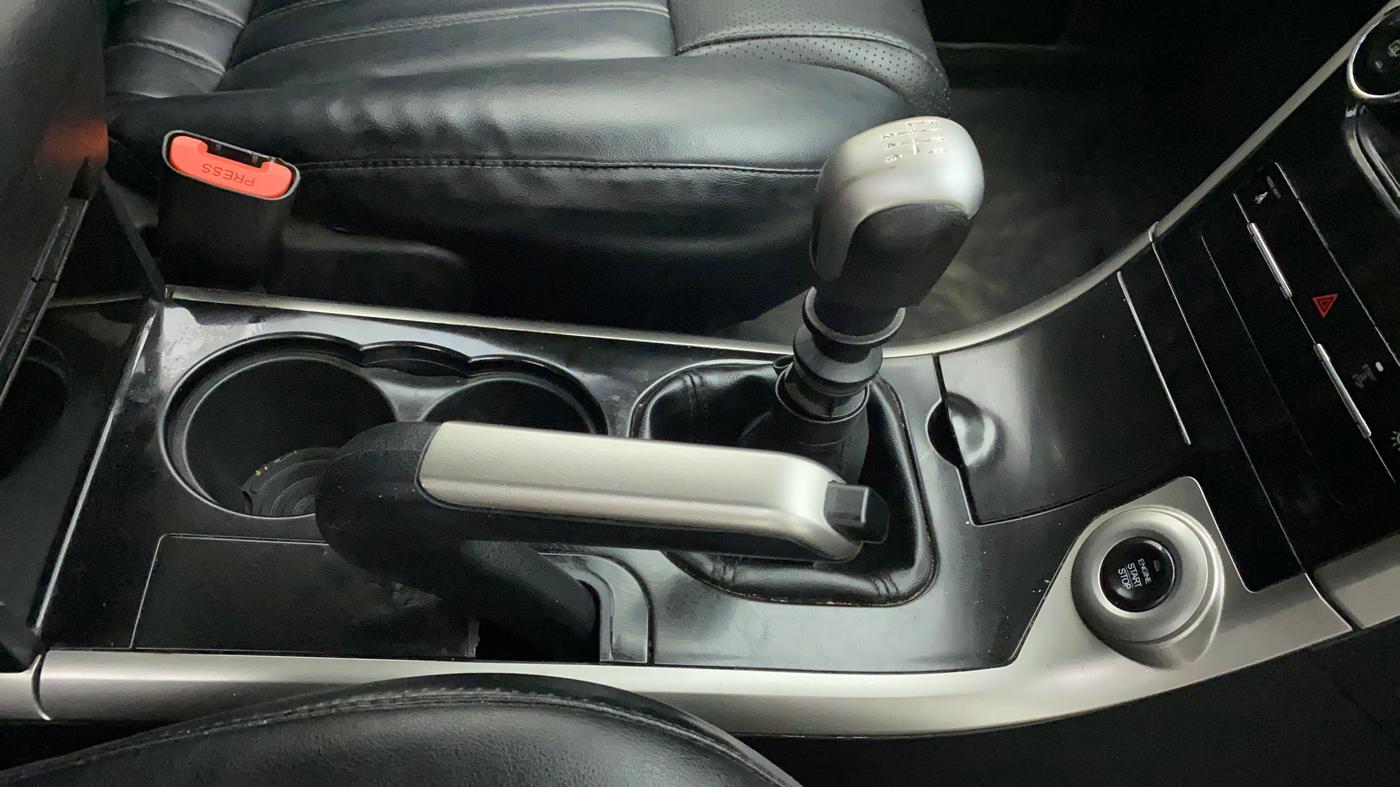 2018 Mahindra XUV500 W7, Diesel, Manual, 96,267 km, Gear Lever