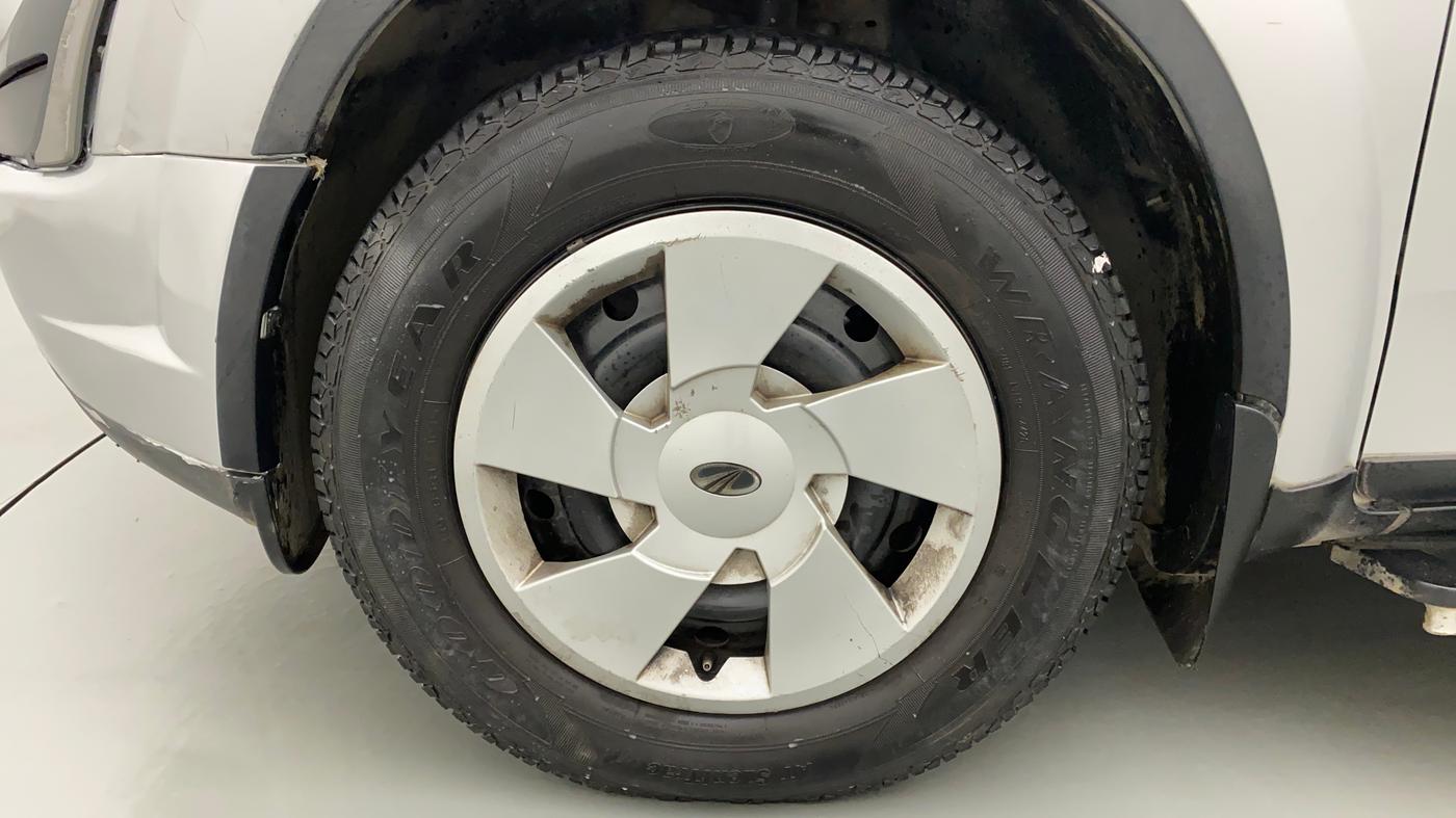 2018 Mahindra XUV500 W7, Diesel, Manual, 96,267 km, Left Front Wheel