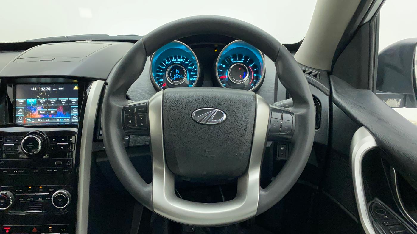 2018 Mahindra XUV500 W7, Diesel, Manual, 96,267 km, Steering Wheel Close Up
