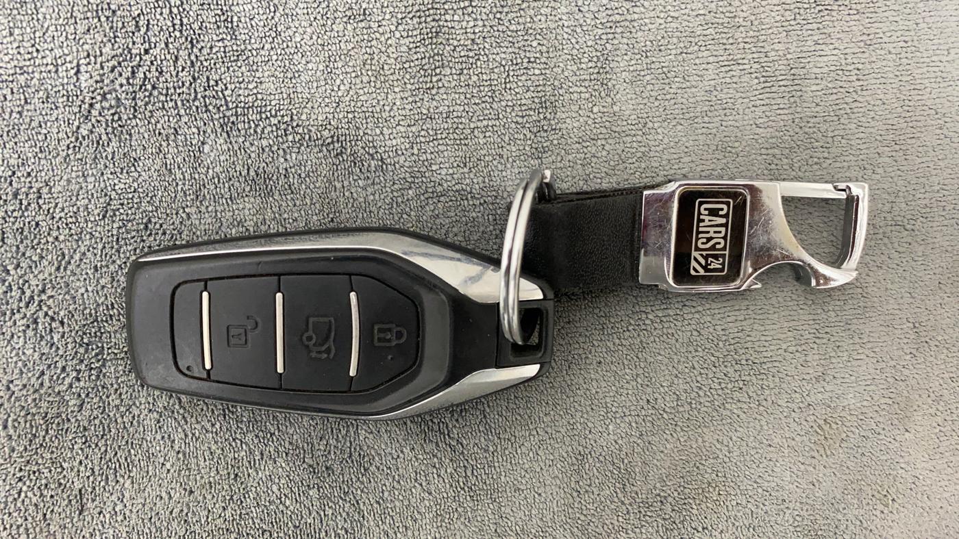 2018 Mahindra XUV500 W7, Diesel, Manual, 96,267 km, Key Close Up