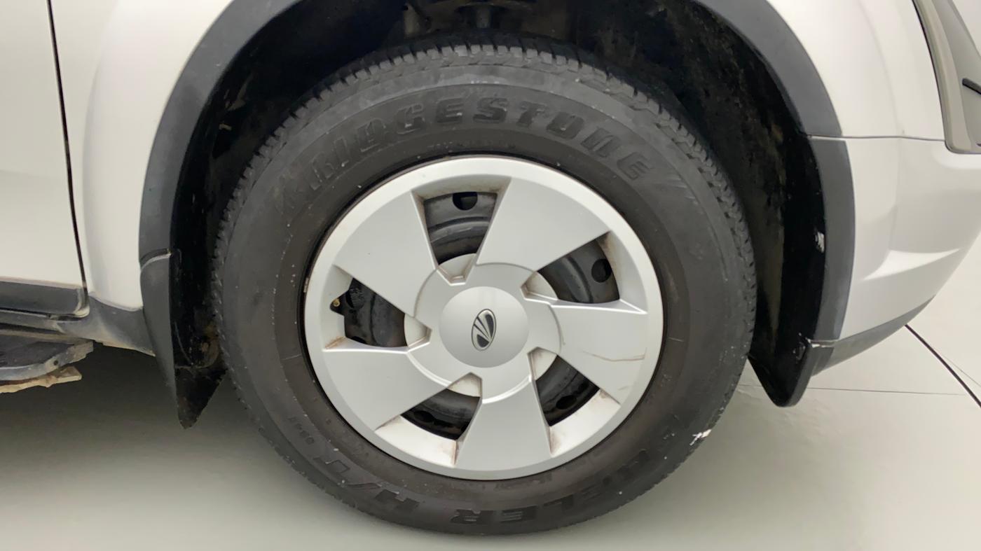 2018 Mahindra XUV500 W7, Diesel, Manual, 96,267 km, Right Front Wheel