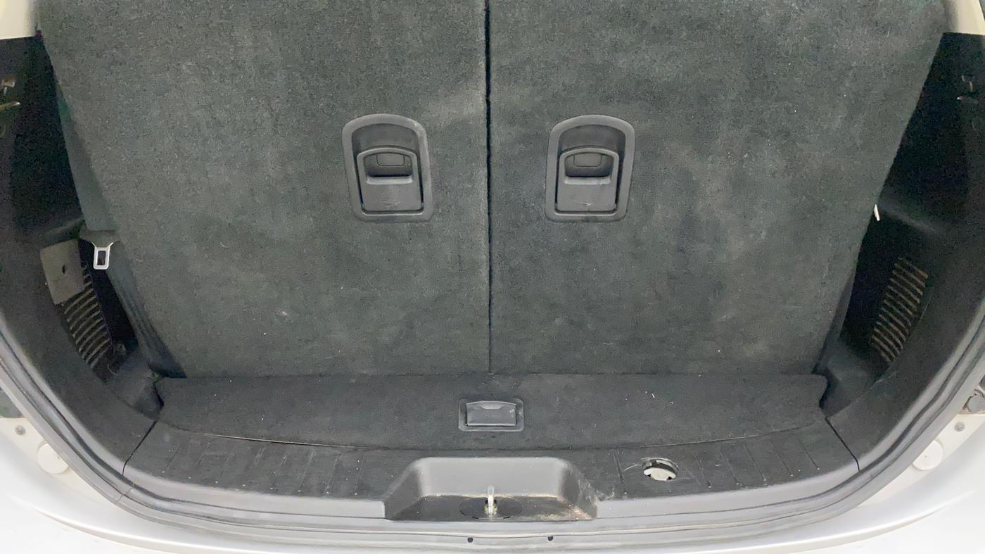 2018 Mahindra XUV500 W7, Diesel, Manual, 96,267 km, Boot Inside