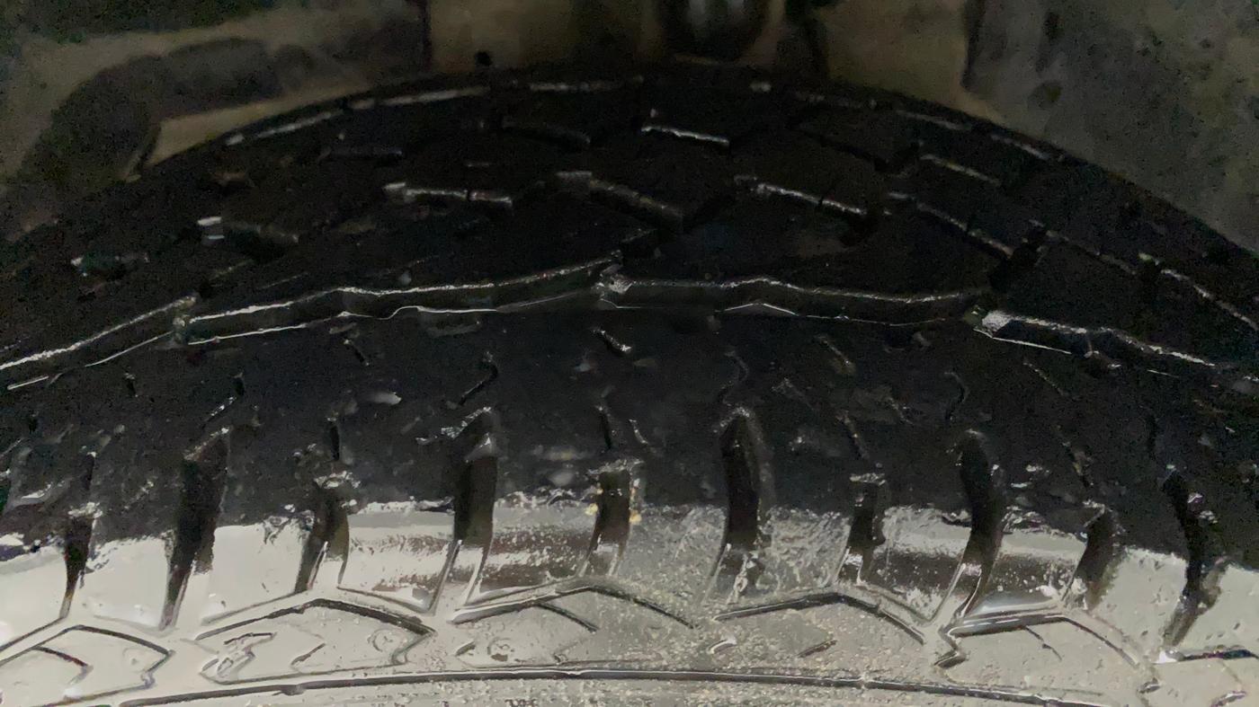 2018 Mahindra XUV500 W7, Diesel, Manual, 96,267 km, Left Front Tyre Tread
