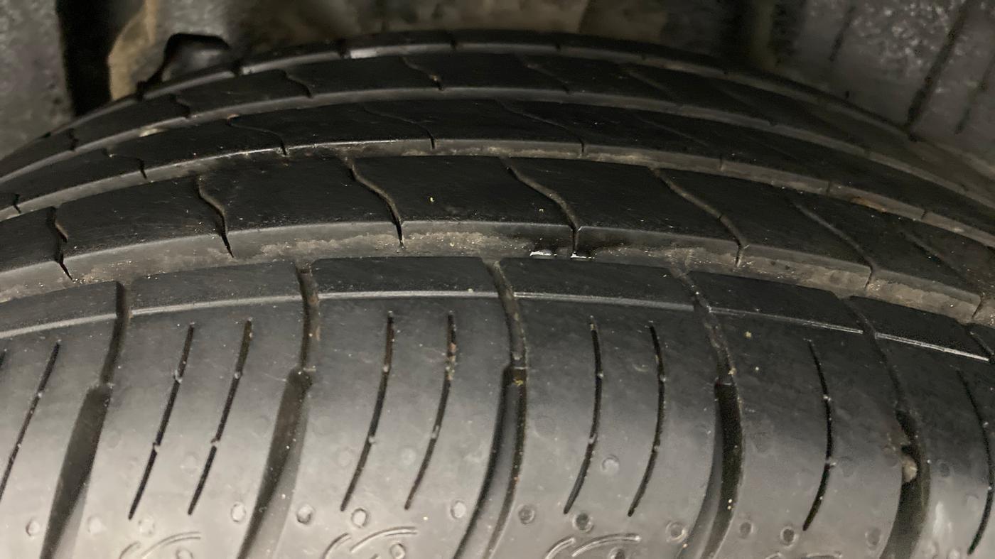 2021 Mahindra XUV300 W8 DIESEL MT, Diesel, Manual, 9,263 km, Right Rear Tyre Tread