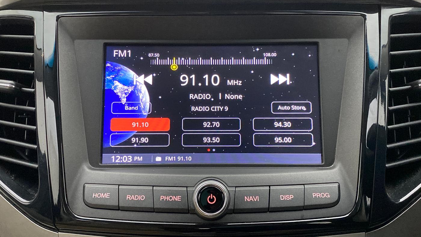 2021 Mahindra XUV300 W8 DIESEL MT, Diesel, Manual, 9,263 km, Infotainment System