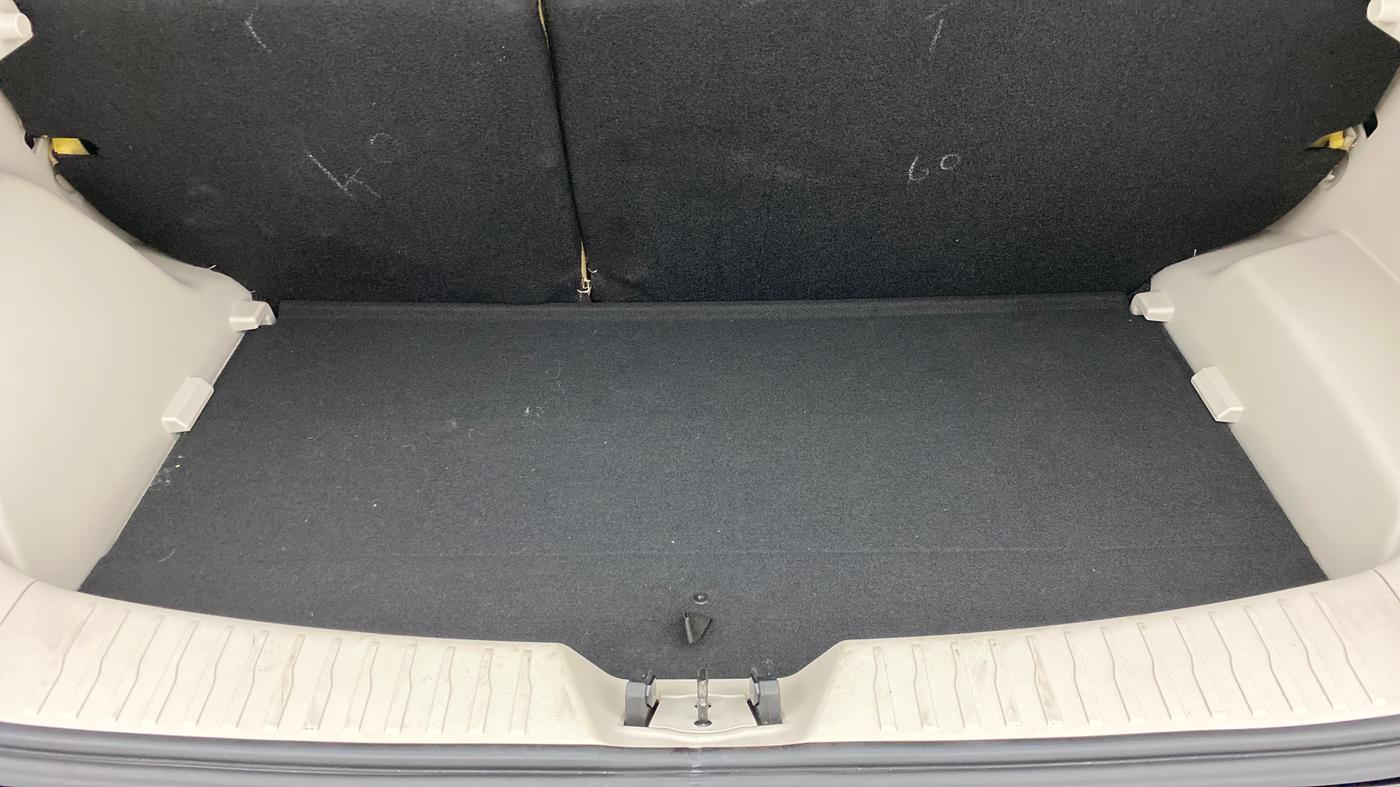 2021 Mahindra XUV300 W8 DIESEL MT, Diesel, Manual, 9,263 km, Boot Inside