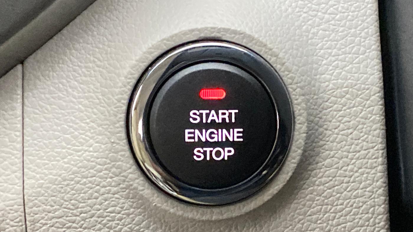 2021 Mahindra XUV300 W8 DIESEL MT, Diesel, Manual, 9,263 km, Keyless Start/ Stop Button
