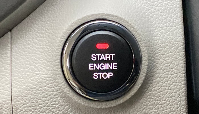 2021 Mahindra XUV300 W8 DIESEL MT, Diesel, Manual, 9,263 km, Keyless Start/ Stop Button