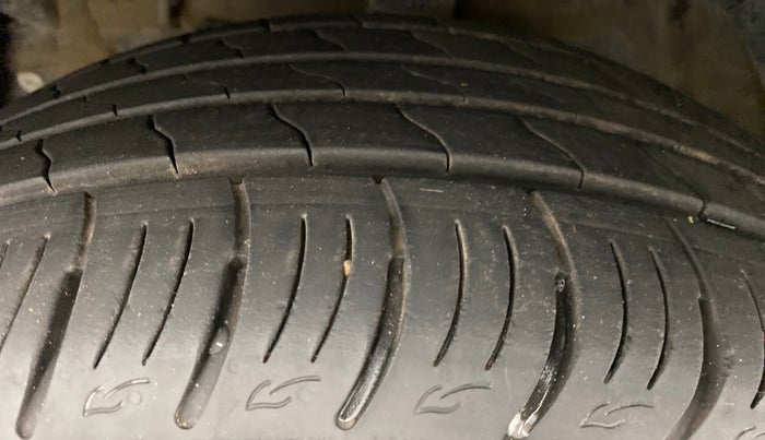 2021 Mahindra XUV300 W8 DIESEL MT, Diesel, Manual, 9,263 km, Left Front Tyre Tread