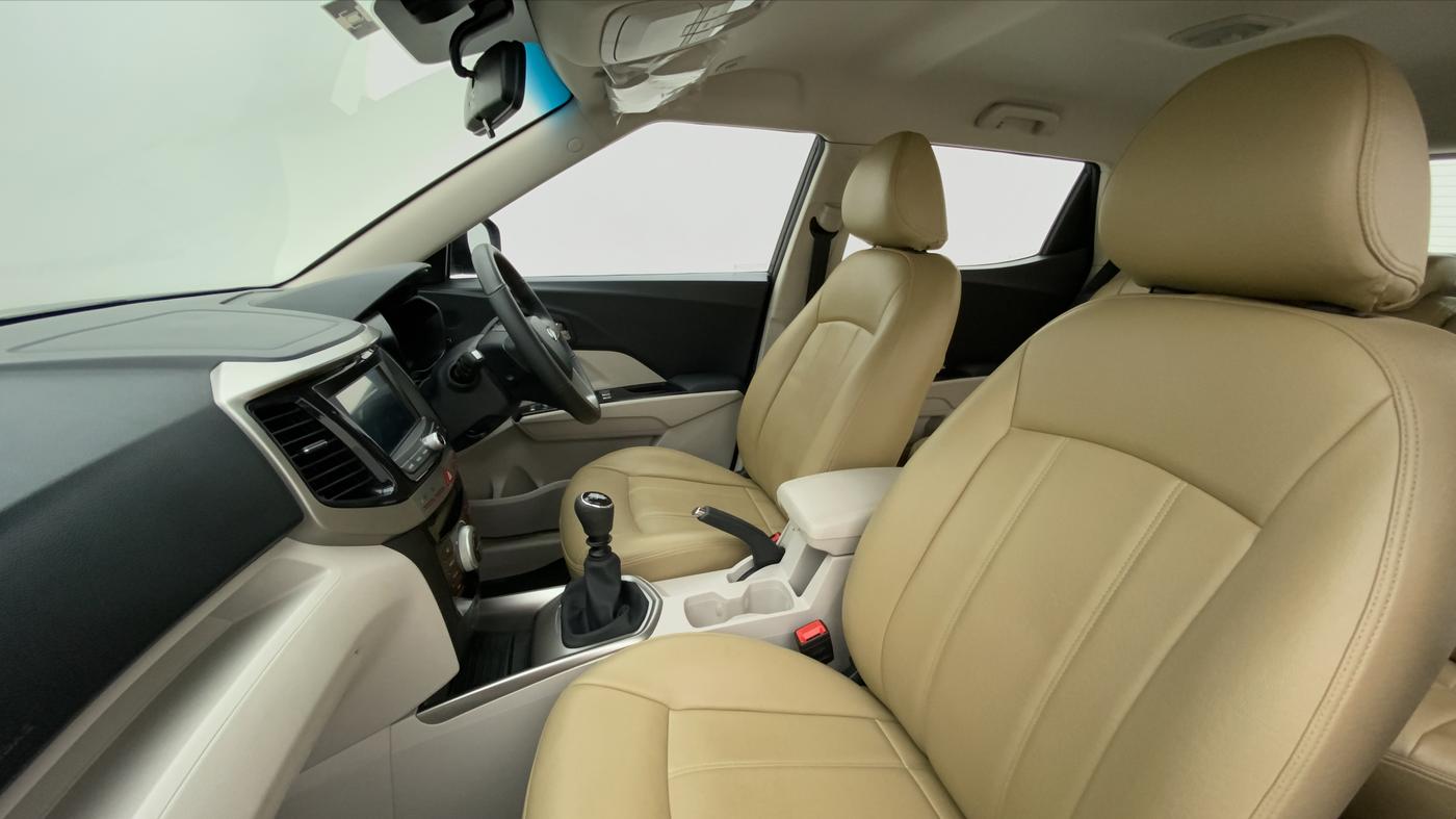 2021 Mahindra XUV300 W8 DIESEL MT, Diesel, Manual, 9,263 km, Right Side Front Door Cabin